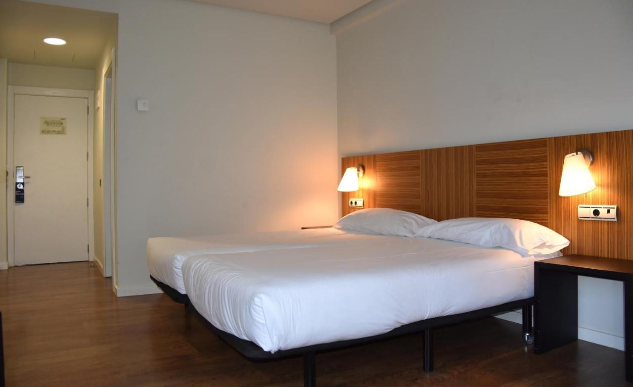 Hotel Y Apartamentos Snoe Исаба Экстерьер фото